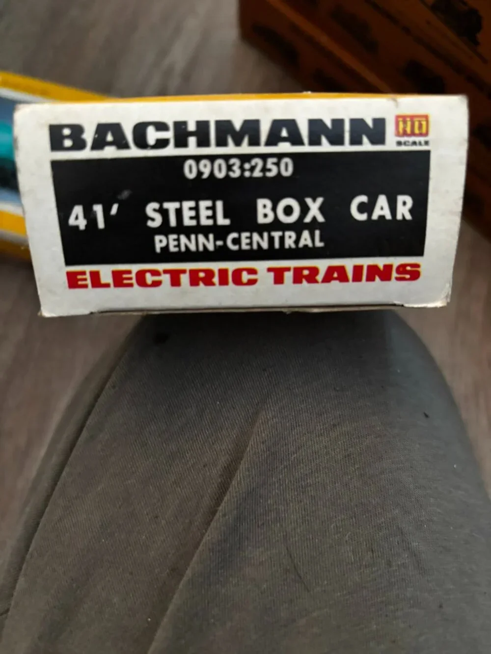 Bachmann HO 41' Steel Box Car Penn Central 0903 Railroad Train set up display